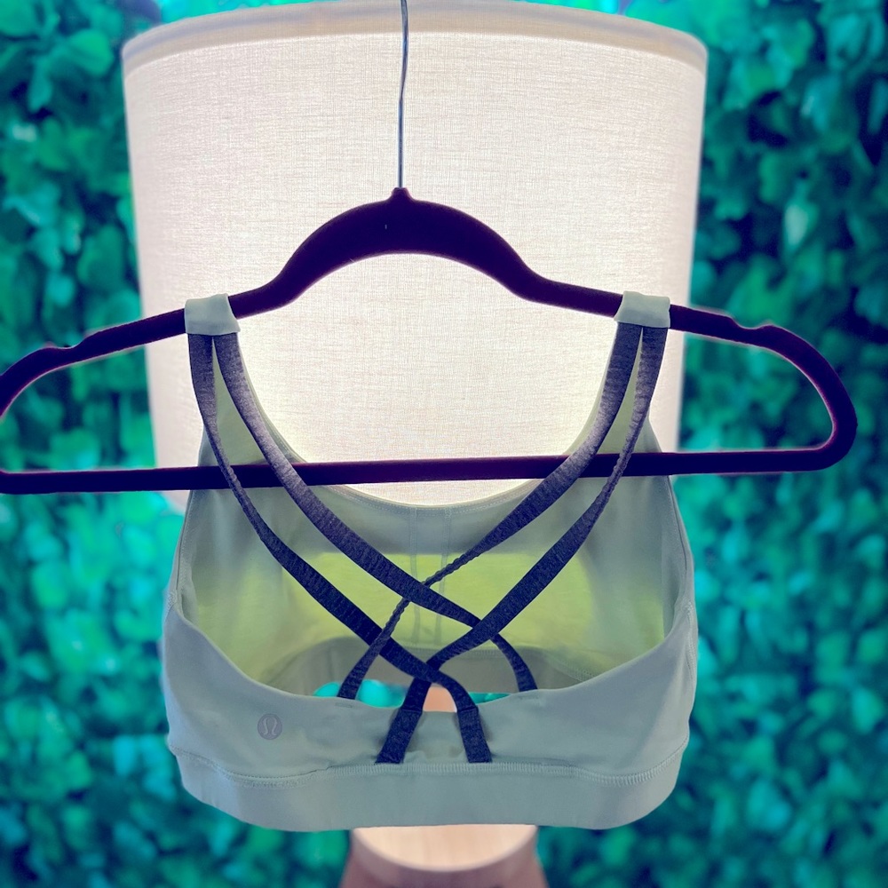 Lululemon sports bra
